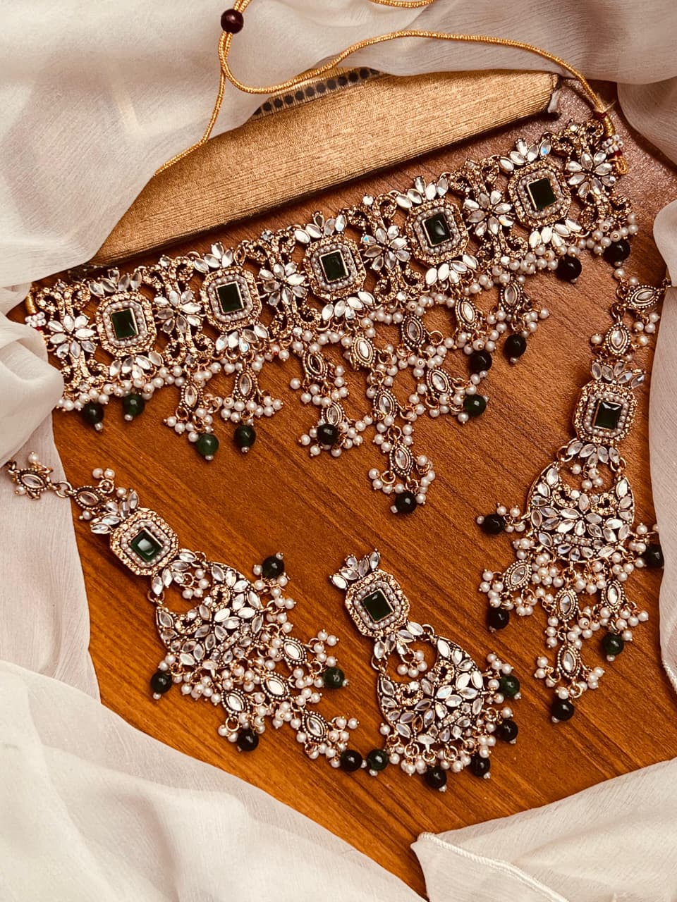 Elegant Kundan Choker Set