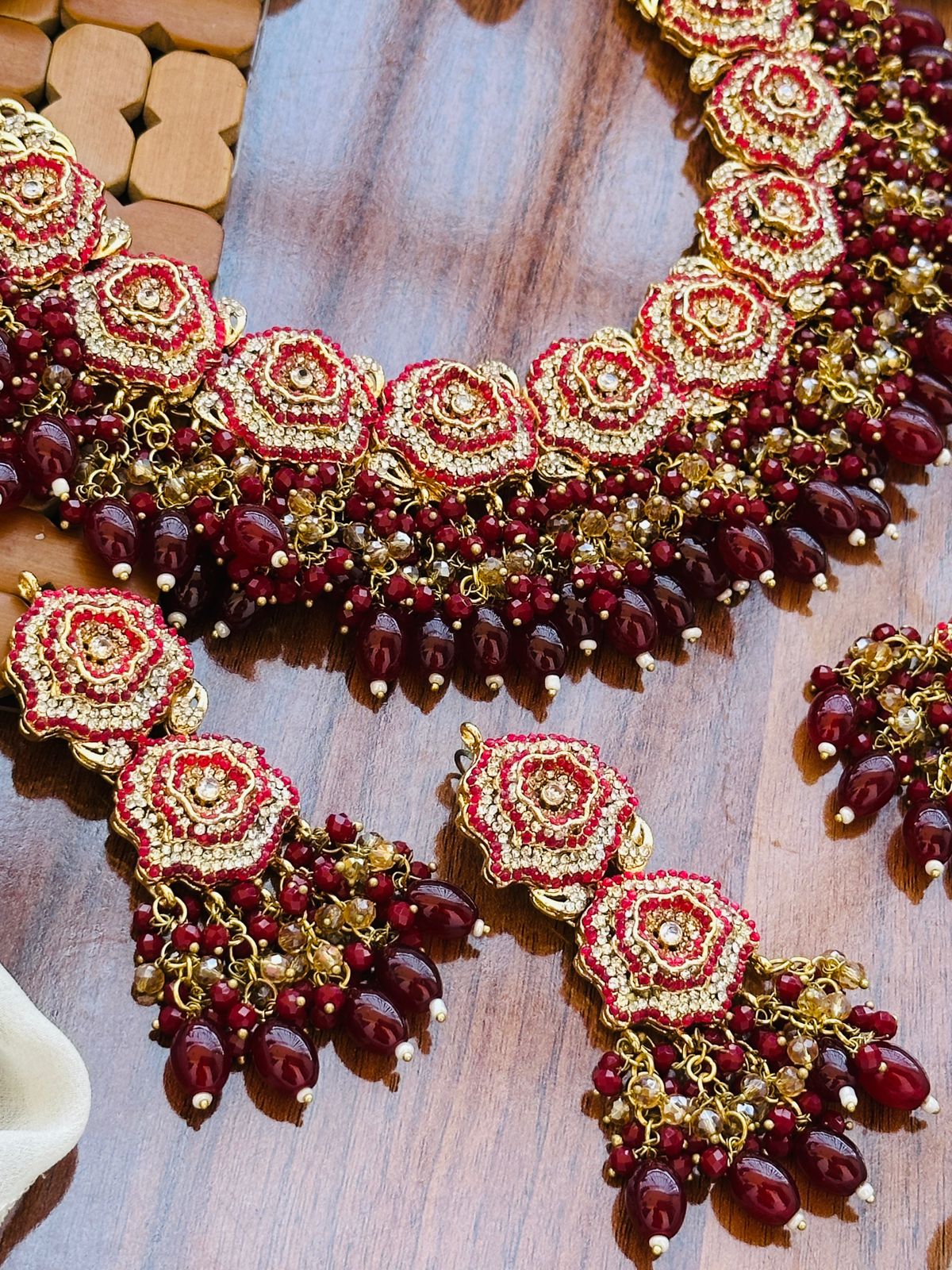 Beautiful 3D Necklace Set with Heavy Beads – Luxury Jewelry